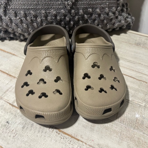 CROCS Shoes - ❤️Disney Parks Mickey & Minnie Classic Clogs M (6-7), F (8-9)